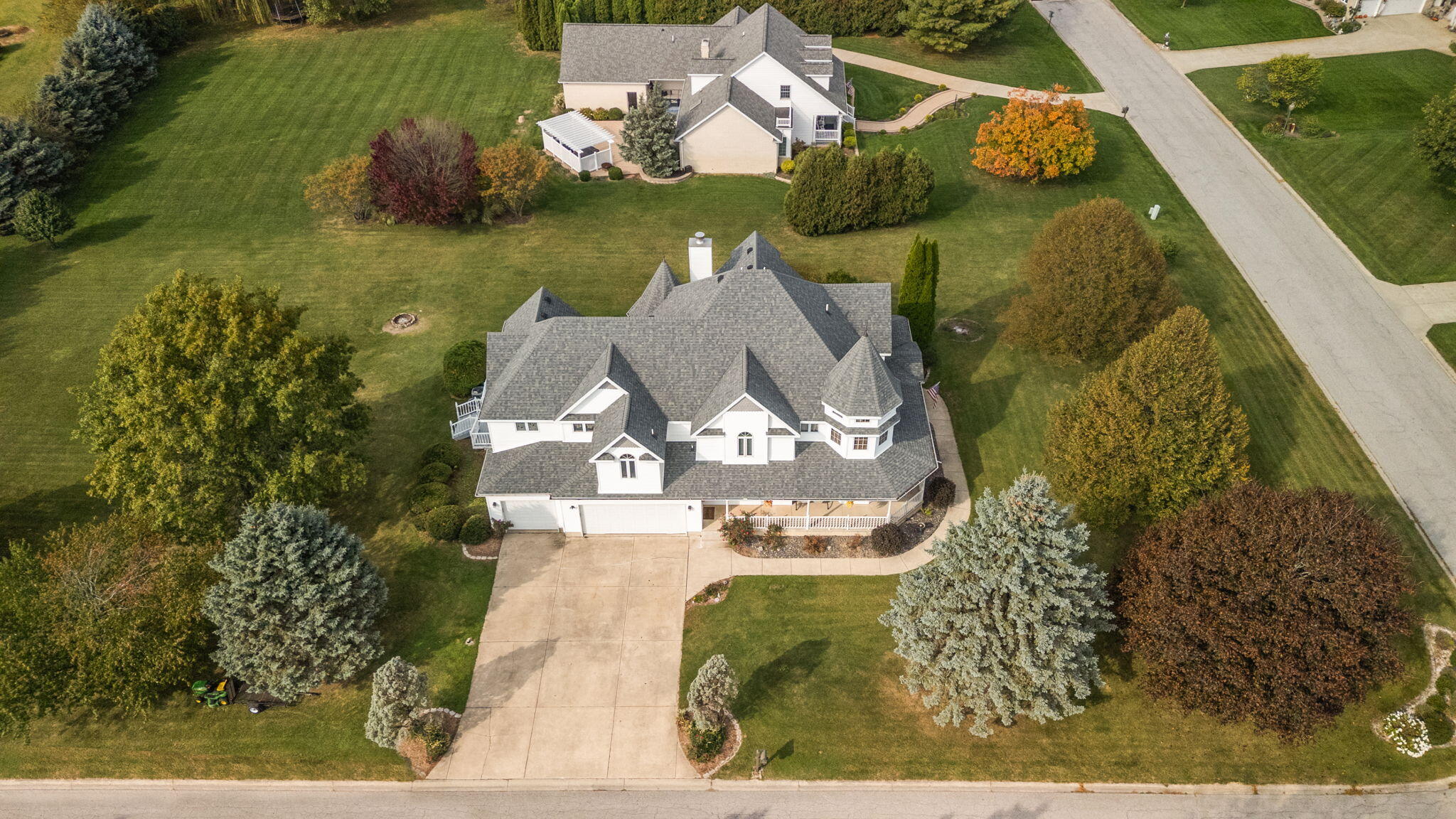 Valparaiso, Indiana 46385, United States, 5 Bedrooms Bedrooms, ,5 BathroomsBathrooms,Residential,Active,231073