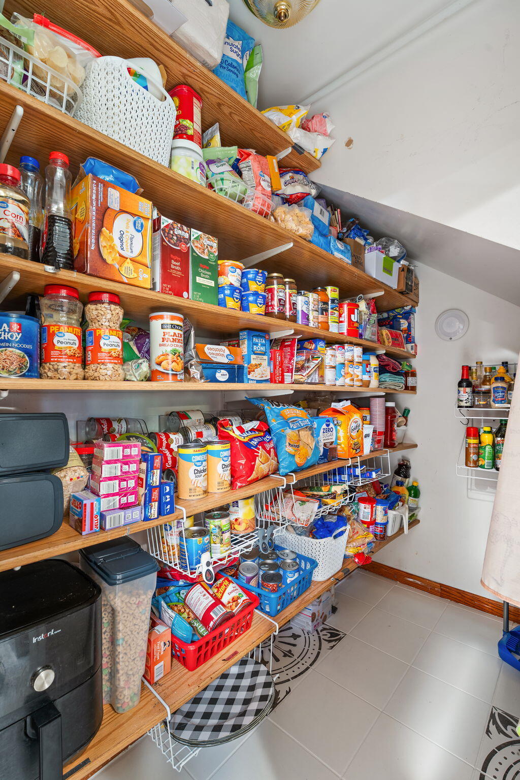 Valparaiso, Indiana 46385, United States, 5 Bedrooms Bedrooms, ,5 BathroomsBathrooms,Residential,Active,231073