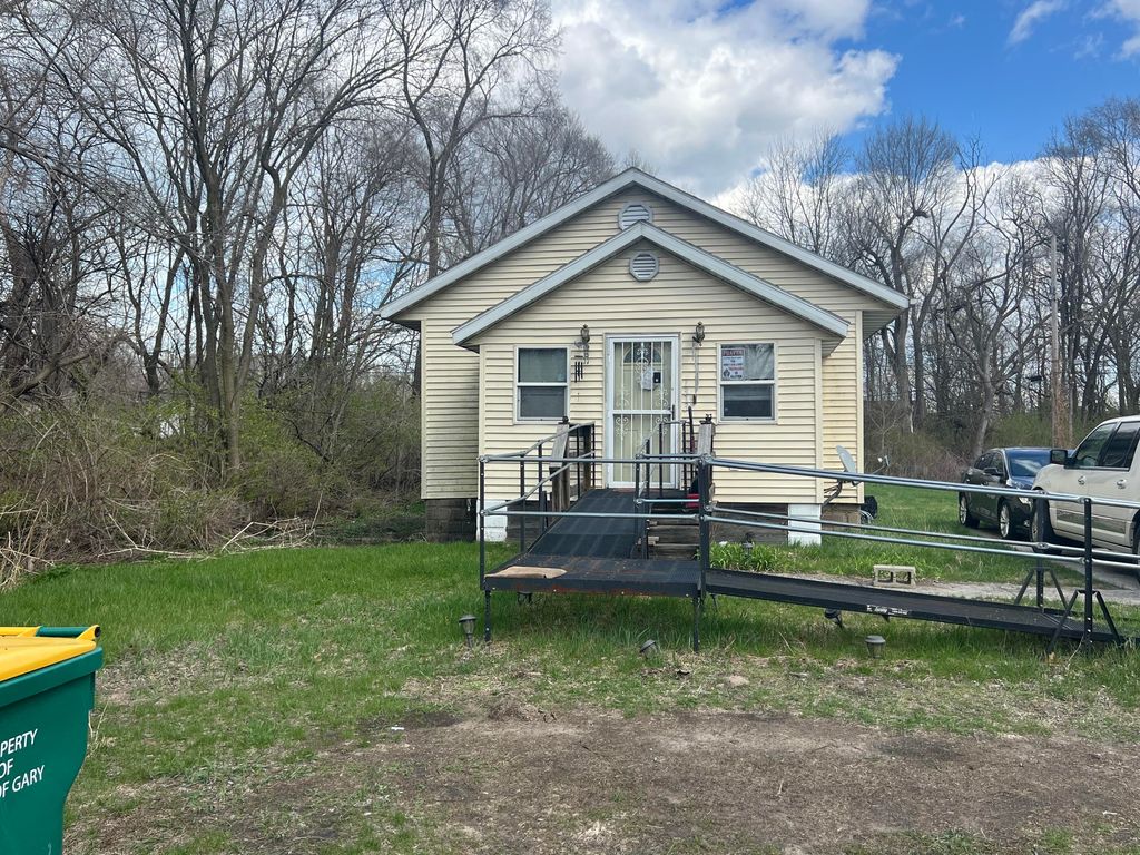 Photo of 1313 Durbin Street, Gary, IN 46406 (MLS # 837276)