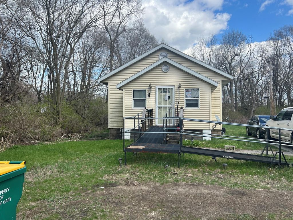 Photo of 1313 Durbin Street, Gary, IN 46406 (MLS # 837276)