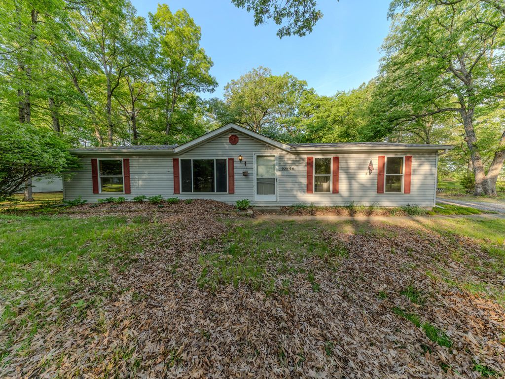 Photo of 10848 Edgewood Drive, DeMotte, IN 46310 (MLS # 839186)