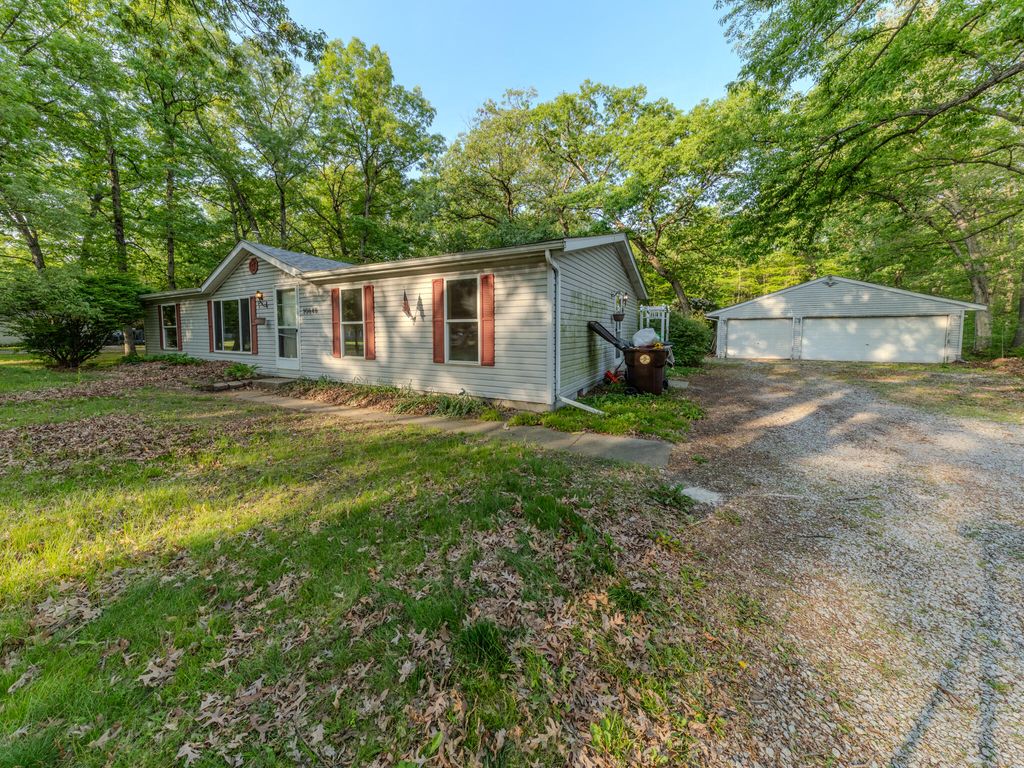 Photo of 10848 Edgewood Drive, DeMotte, IN 46310 (MLS # 839186)
