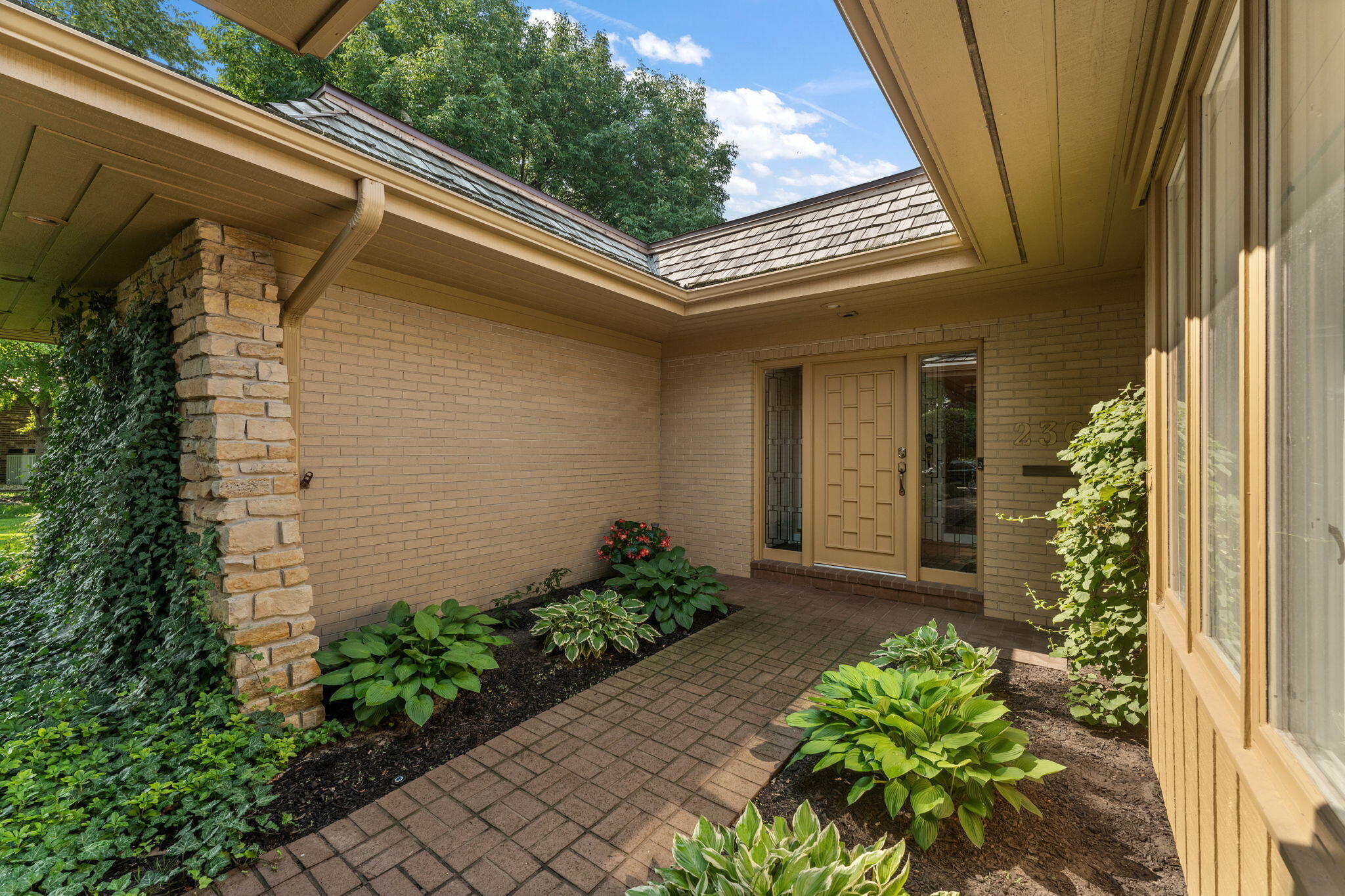 236 Inverness Lane