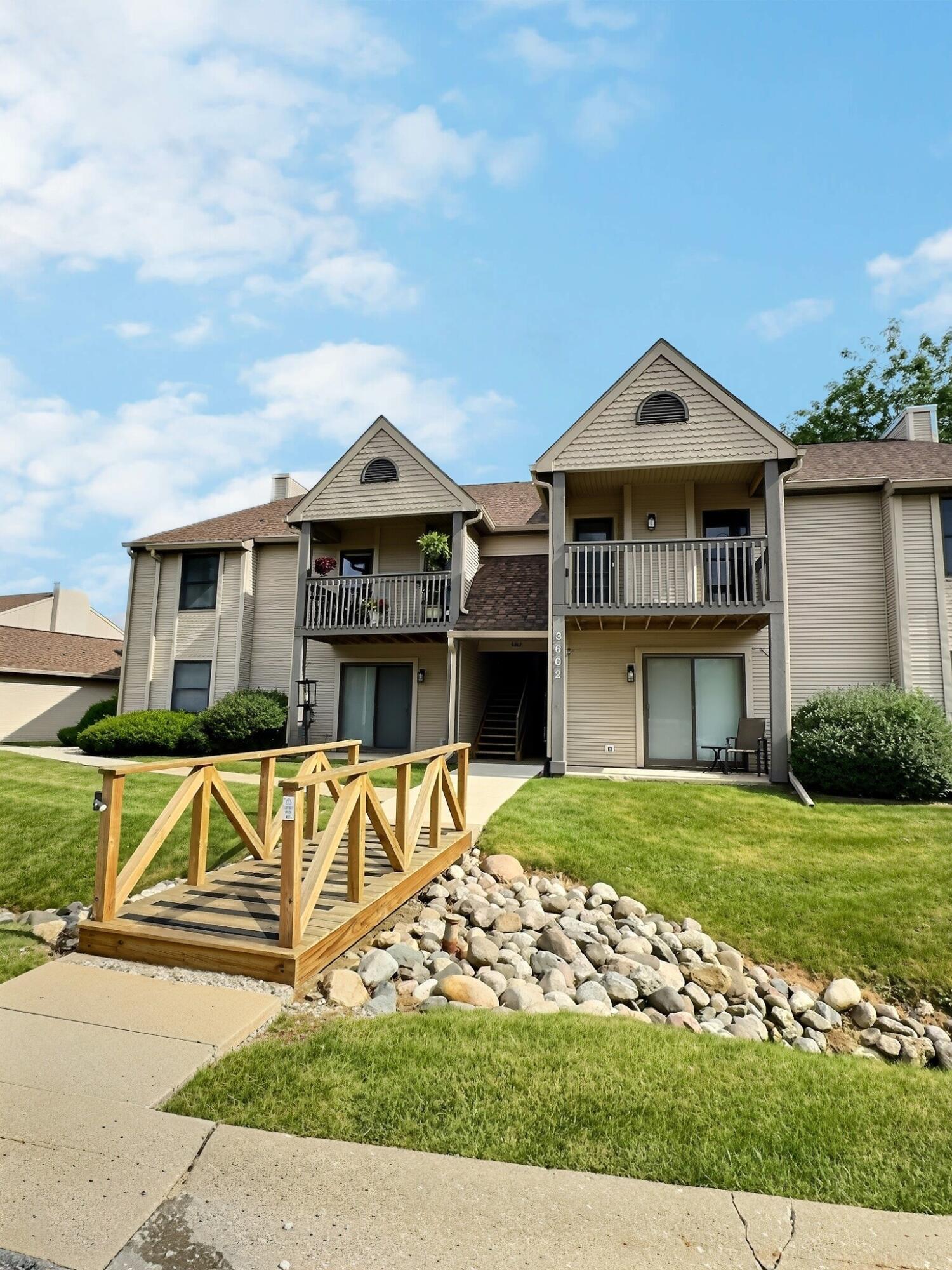 Photo 1 of 13 — 3602 Timberbridge Drive G, Valparaiso, IN 46383