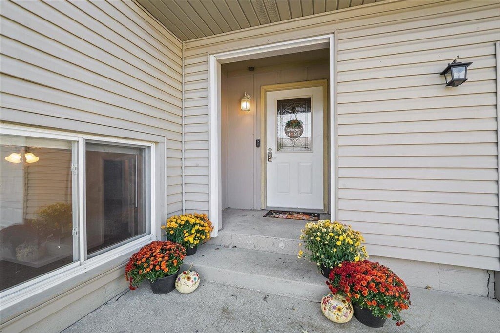 Photo of 542 Riviera Road, Valparaiso, IN 46385 (MLS # 847261)