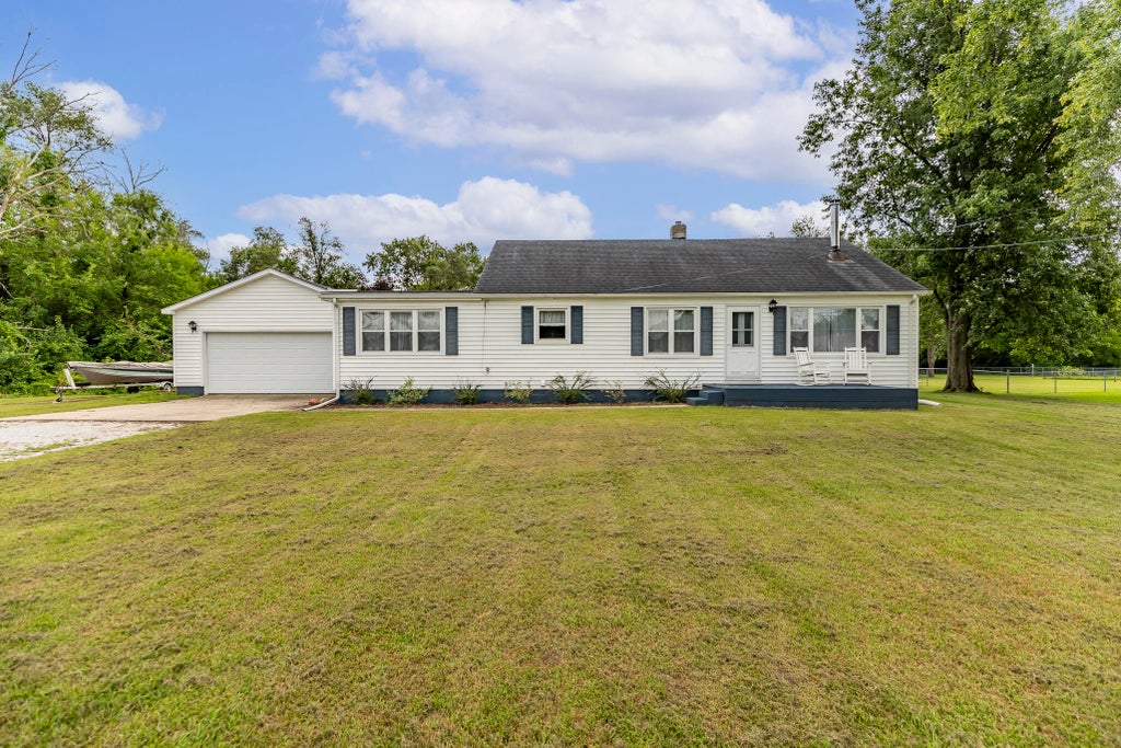 Photo of 409 W Division Road, DeMotte, IN 46310 (MLS # 844113)