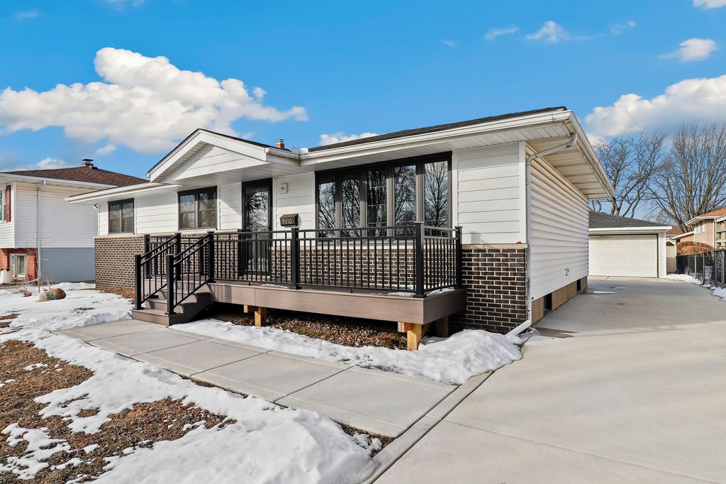 Photo of 9210 Woodward Avenue, Highland, IN 46322 (MLS # 833932)