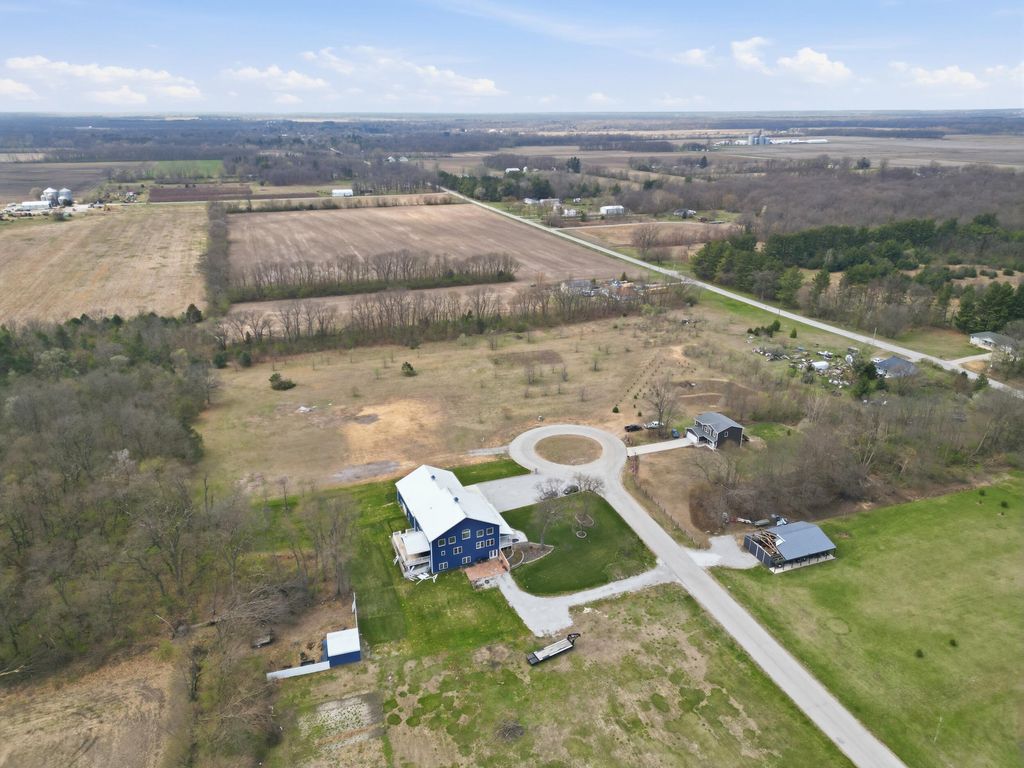 Photo of 940 N, Lake Village, IN 46349 (MLS # 836993)