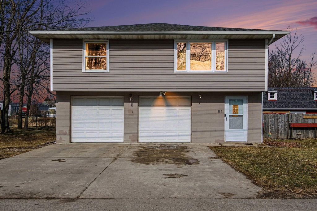 Photo of 307 E Casey Street, Hebron, IN 46341 (MLS # 834192)