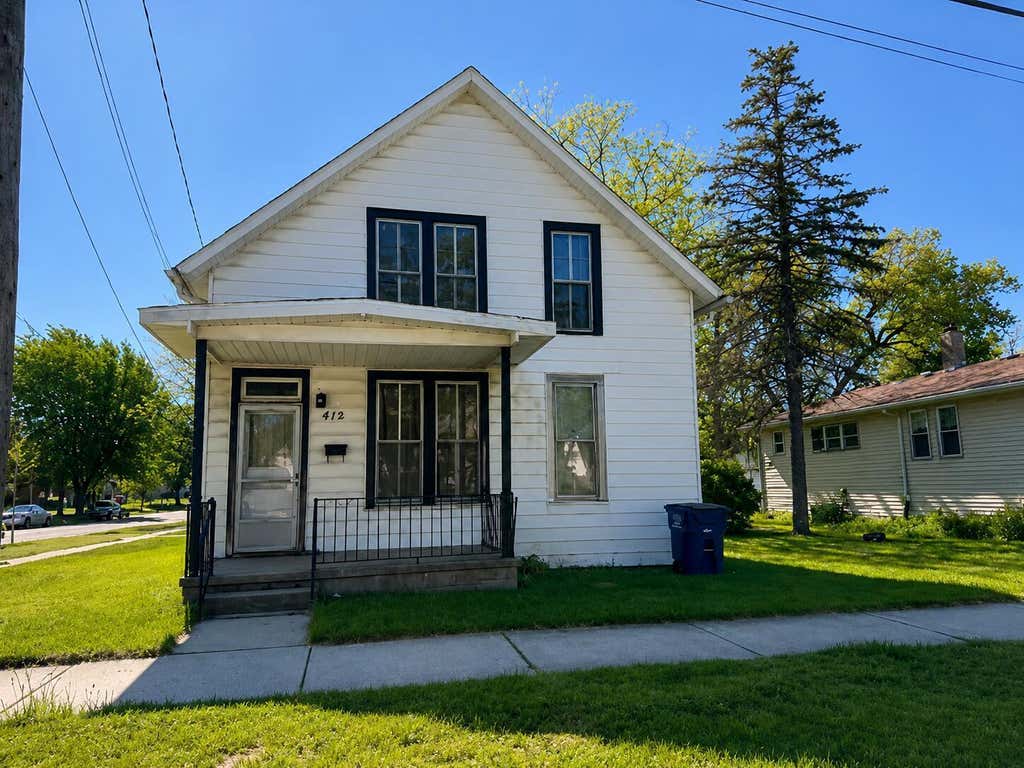 Photo of 415 Cleveland AVE, Michigan City, IN 46360 (MLS # 844054)