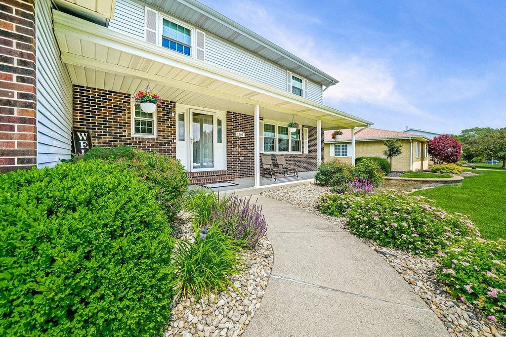 Photo of 1200 Seminole Drive, Crown Point, IN 46307 (MLS # 840596)