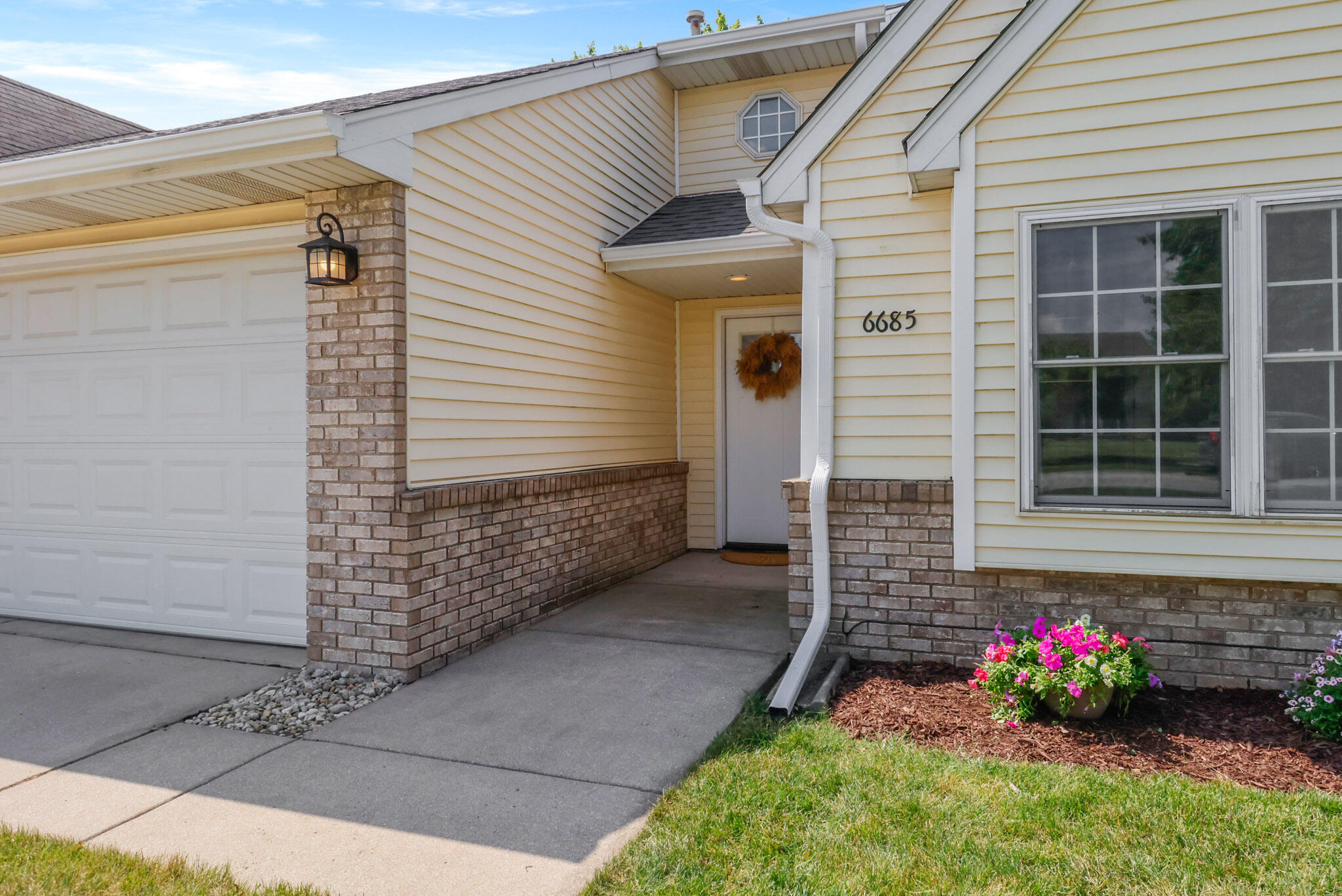 6685 W 158th Place