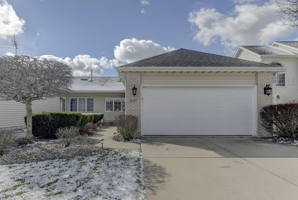 Photo of 1647 Dogwood Drive, Crown Point, IN 46307 (MLS # 835642)