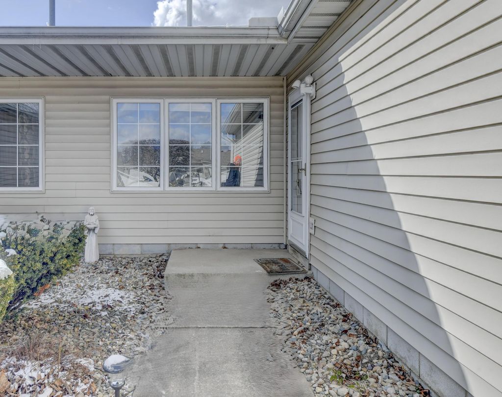 Photo of 1647 Dogwood Drive, Crown Point, IN 46307 (MLS # 835642)