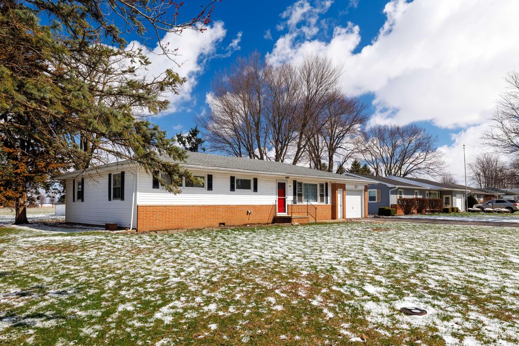 Photo of 302 E Holley Drive, Kentland, IN 47951 (MLS # 836671)