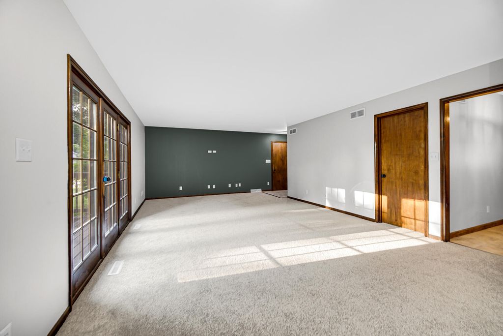 Photo of 822 Luther Drive, Hobart, IN 46342 (MLS # 842146)