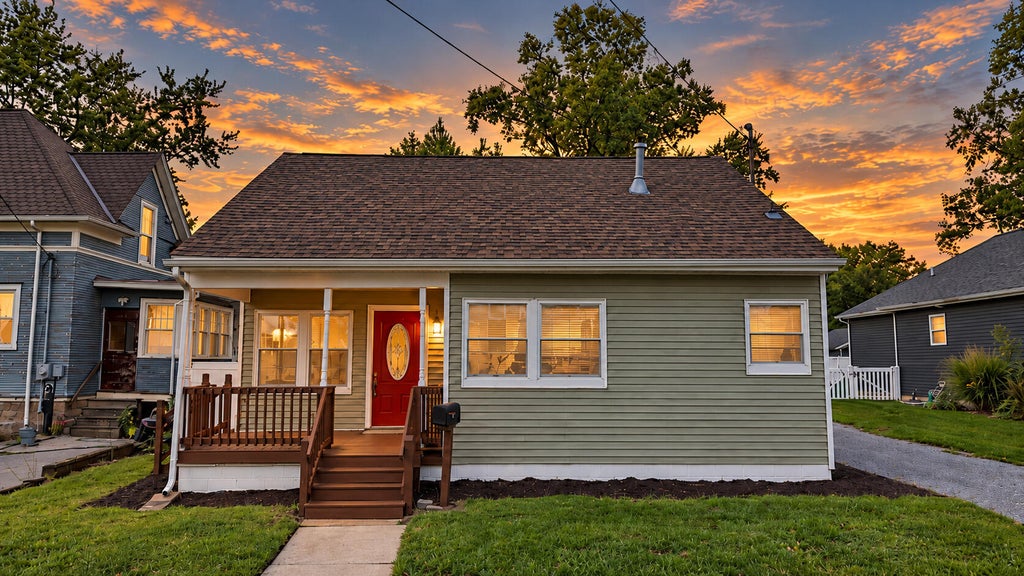 Photo of 107 N Jackson Street, Crown Point, IN 46307 (MLS # 845946)