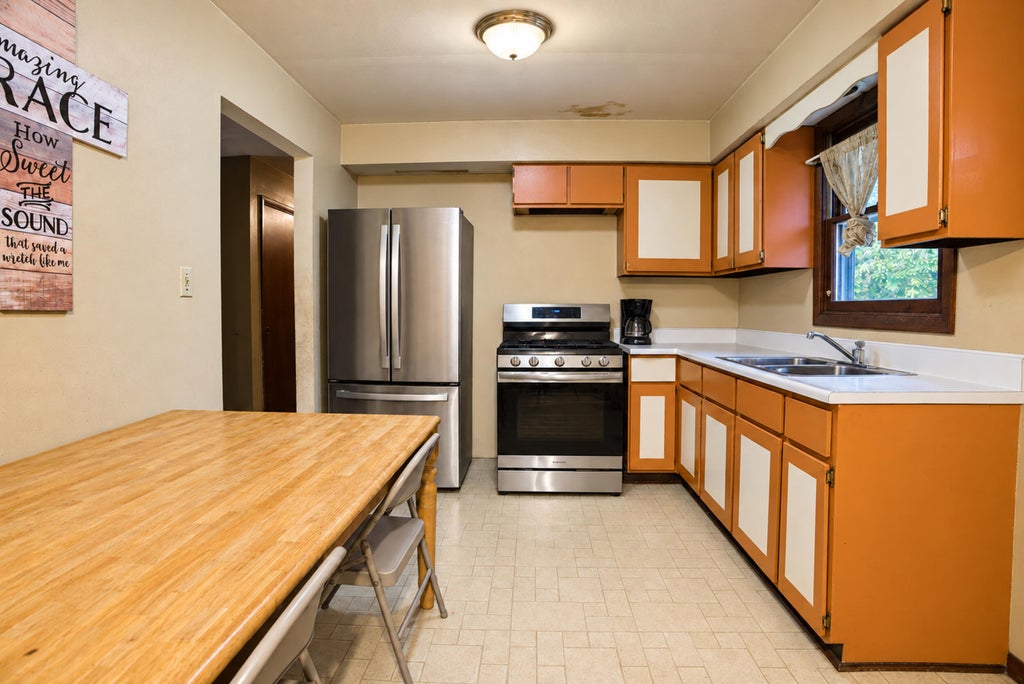 Photo of 311 W 40th Lane, Griffith, IN 46319 (MLS # 846489)
