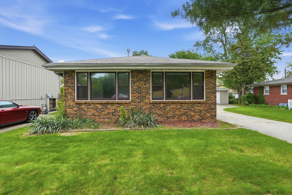 Photo of 815 N Elmer Street, Griffith, IN 46319 (MLS # 838829)