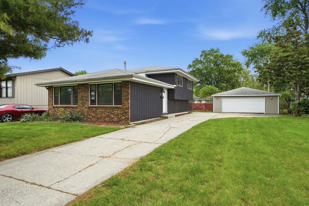 Photo of 815 N Elmer Street, Griffith, IN 46319 (MLS # 838829)