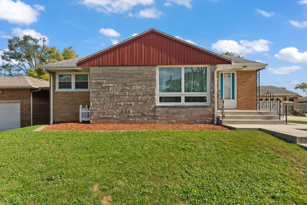 Photo of 585 N Kelly Street, Hobart, IN 46342 (MLS # 846718)