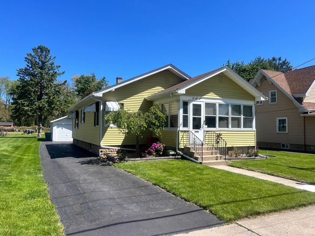 Photo of 654 Bond Avenue, Valparaiso, IN 46385 (MLS # 838880)