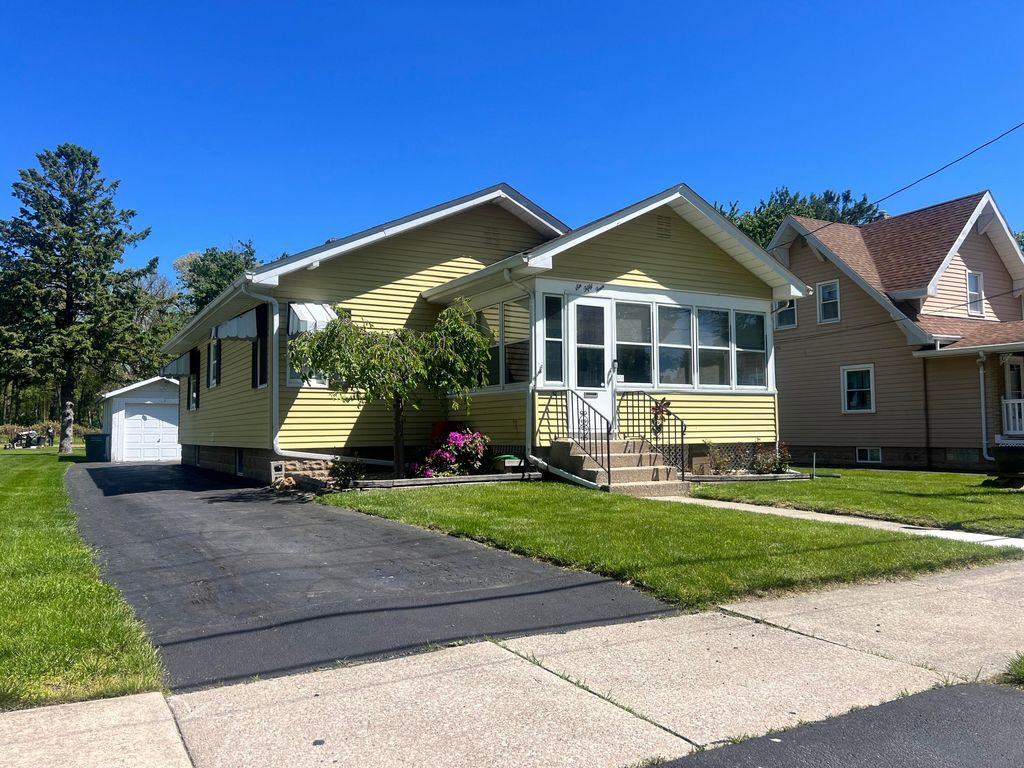 Photo of 654 Bond Avenue, Valparaiso, IN 46385 (MLS # 838880)