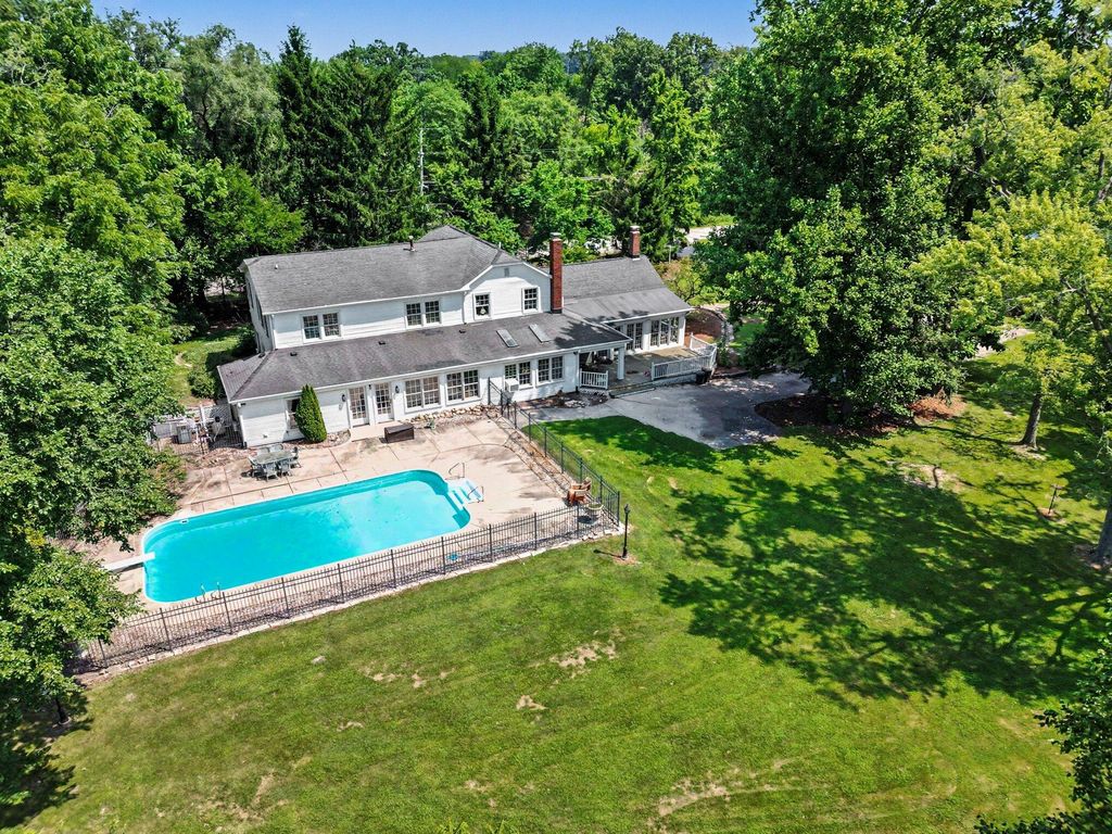 Photo of 238 W Joliet Road, Valparaiso, IN 46385 (MLS # 842442)