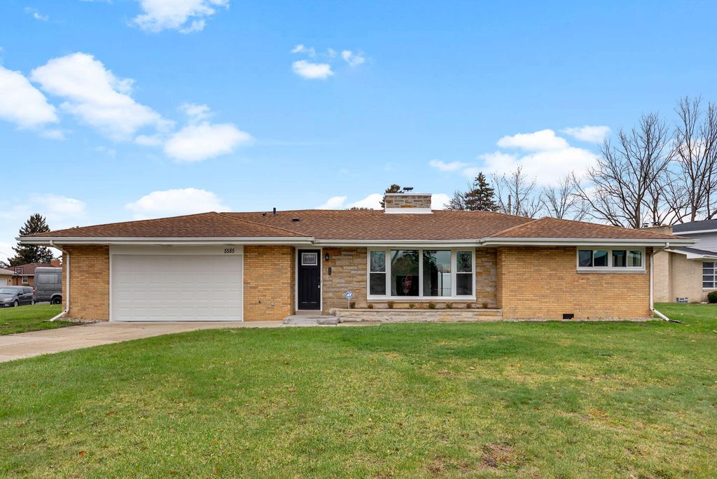 Photo of 5585 Jackson Street, Merrillville, IN 46410 (MLS # 831203)