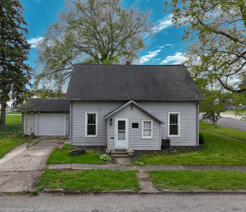 Photo of 121 W Spring Street, Winamac, IN 46996 (MLS # 838361)