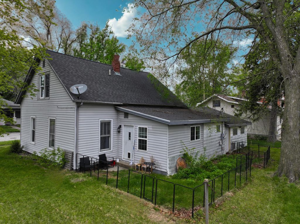 Photo of 121 W Spring Street, Winamac, IN 46996 (MLS # 838361)