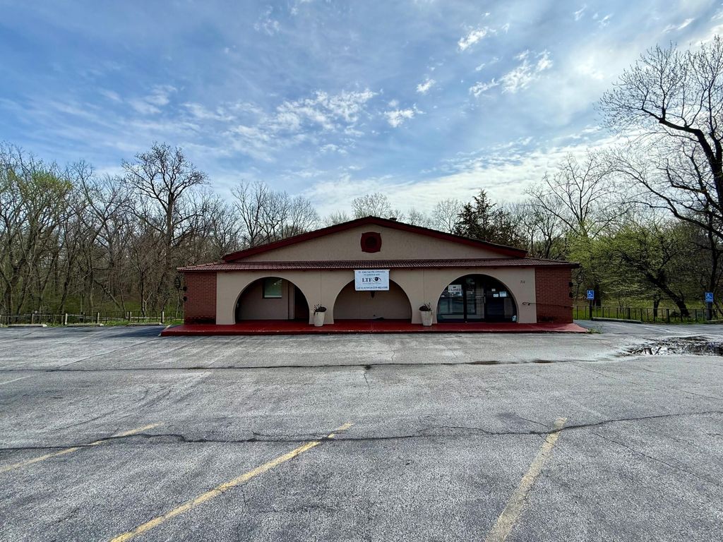 Photo of 711 S Calumet Road, Chesterton, IN 46304 (MLS # 837490)