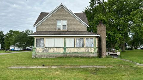 Single Family Residence in Medaryville IN 213 National Street.jpg