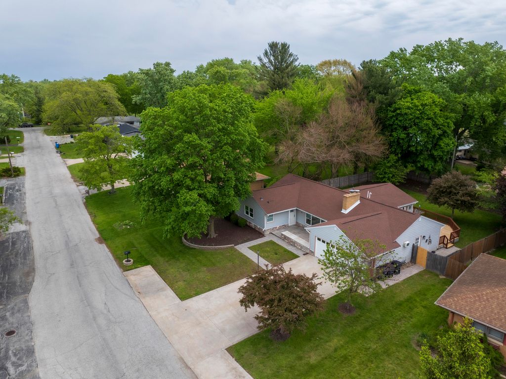 Photo of 122 Boyd Circle, Michigan City, IN 46360 (MLS # 838787)