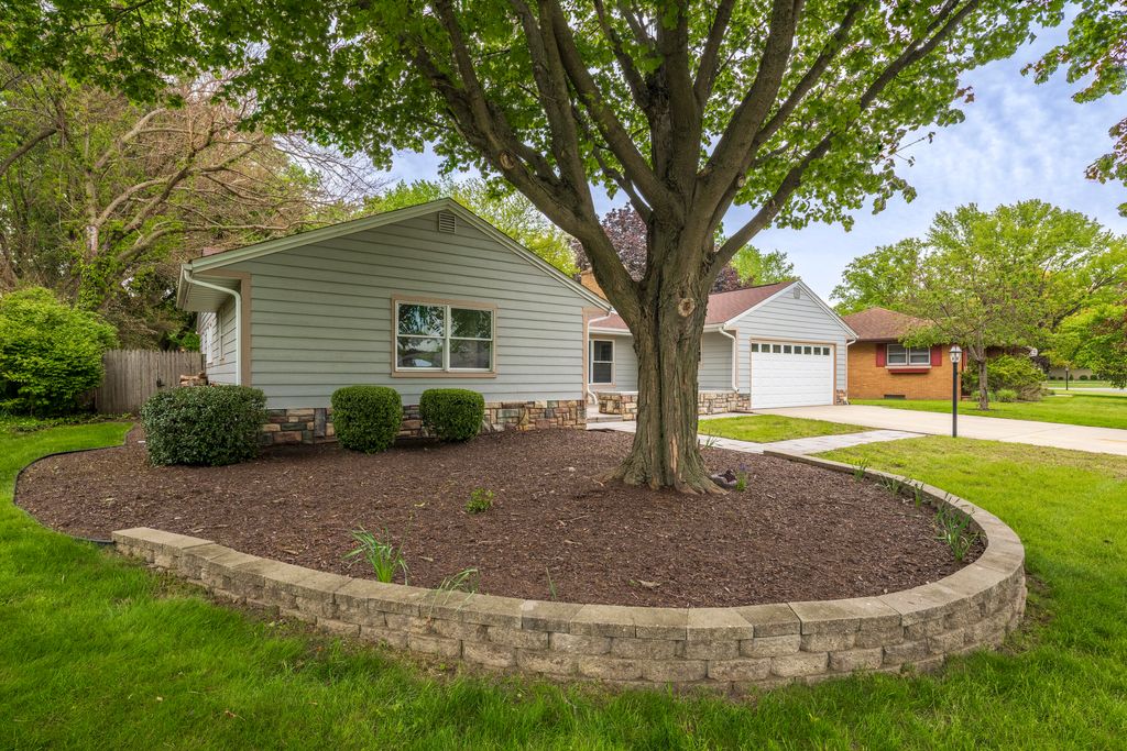 Photo of 122 Boyd Circle, Michigan City, IN 46360 (MLS # 838787)