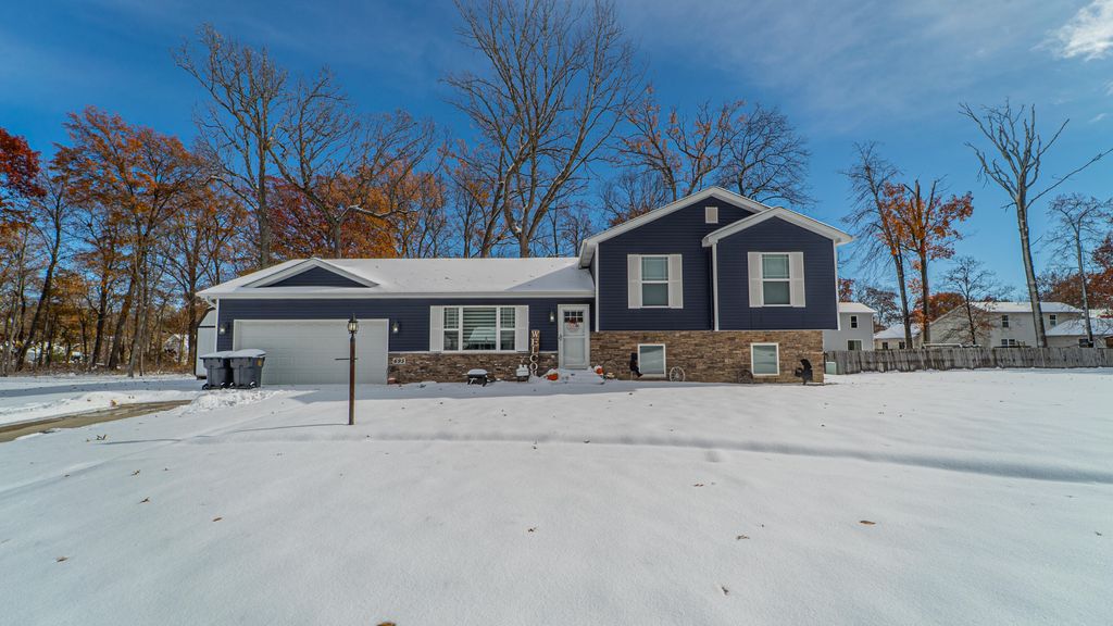 Photo of 695 Cross Meadows Drive, Valparaiso, IN 46385 (MLS # 833812)