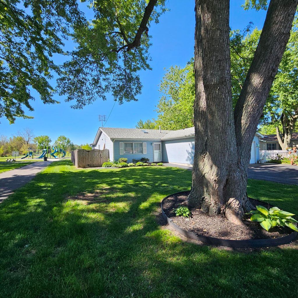 Photo of 1412 215th Street, Dyer, IN 46311 (MLS # 838869)