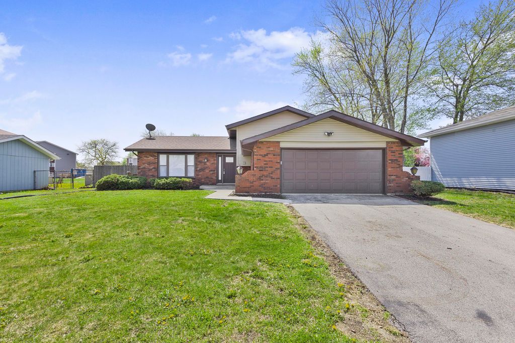 Photo of 4019 W 76th Lane, Merrillville, IN 46410 (MLS # 837384)