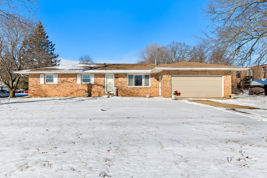 Photo of 1749 Green Meadow Lane, Chesterton, IN 46304 (MLS # 839746)