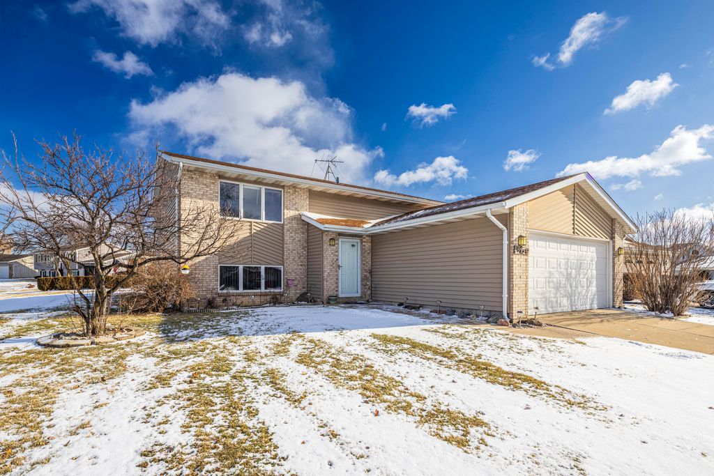 Photo of 9931 Tyler Street, Crown Point, IN 46307 (MLS # 832868)