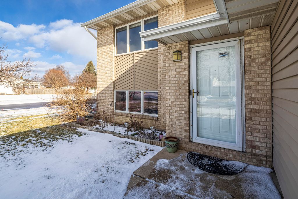 Photo of 9931 Tyler Street, Crown Point, IN 46307 (MLS # 832868)