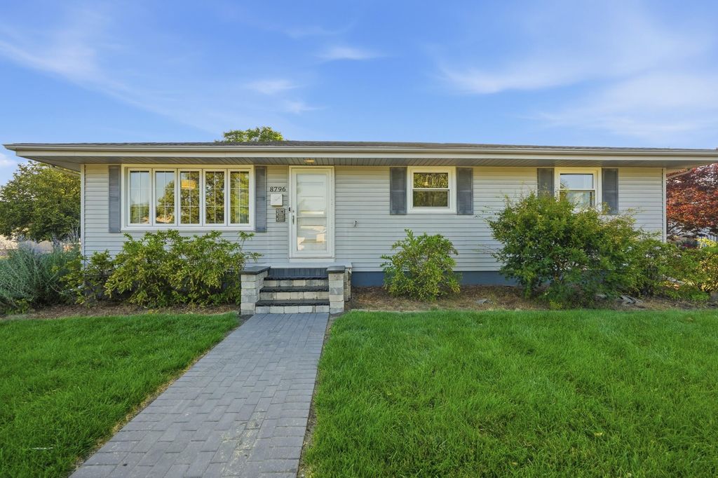 Photo of 8796 Monroe Avenue, Munster, IN 46321 (MLS # 841696)