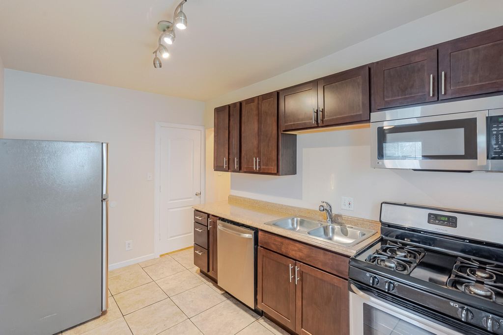 Photo of 555 S Locust Street #2, Valparaiso, IN 46383 (MLS # 837096)