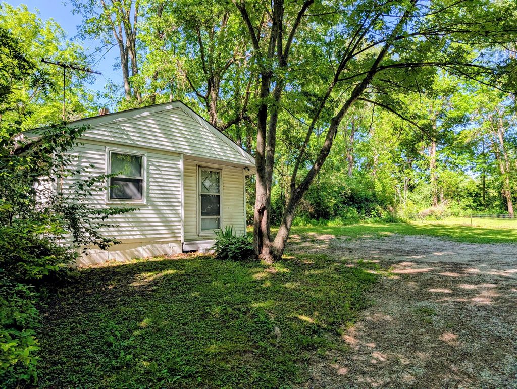 Photo of 1910 S Calhoun Street, Griffith, IN 46319 (MLS # 839851)