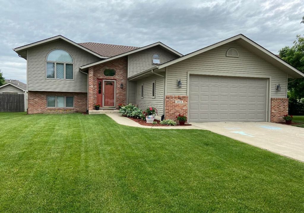 Photo of 1344 Center Creek Drive, Crown Point, IN 46307 (MLS # 833230)