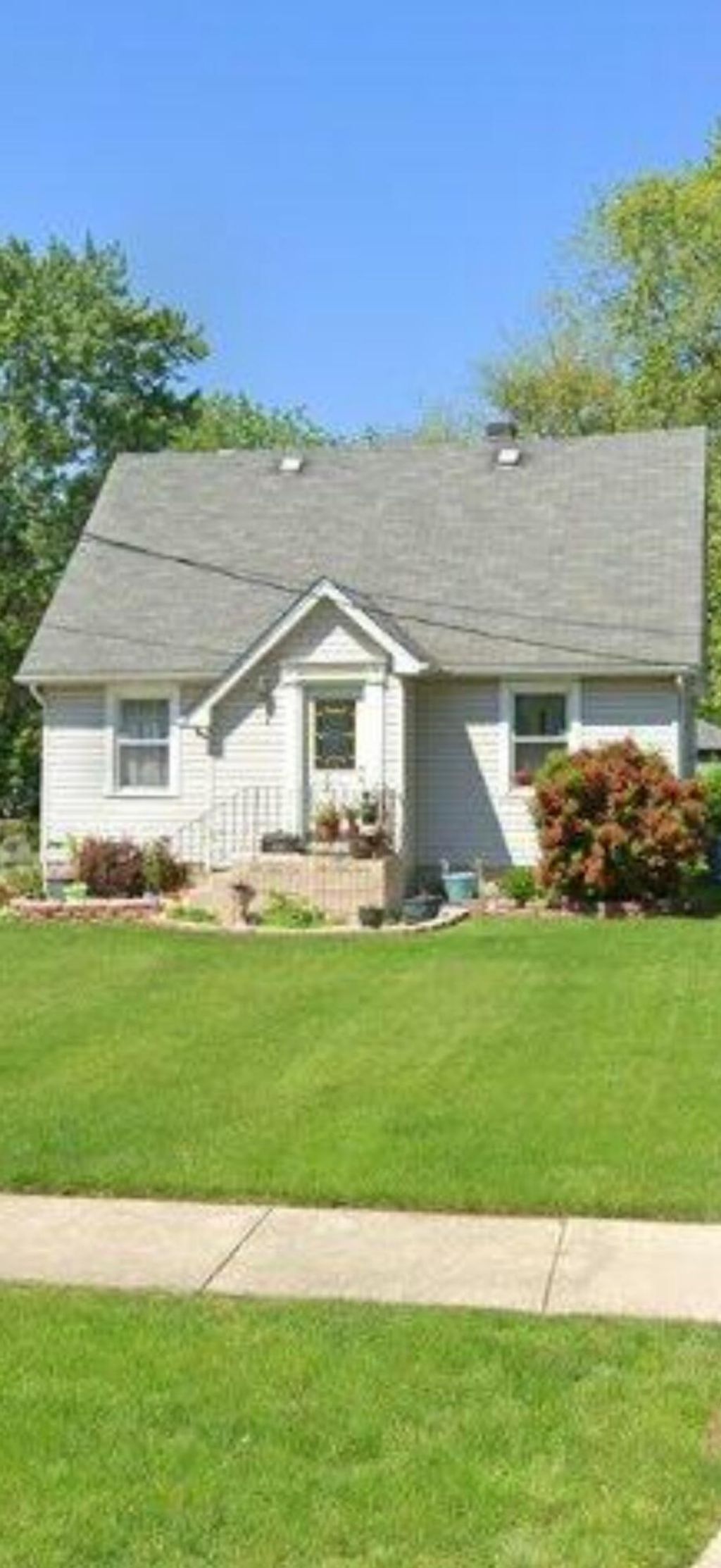 Photo of 7620 New Hampshire Avenue, Hammond, IN 46323 (MLS # 835289)