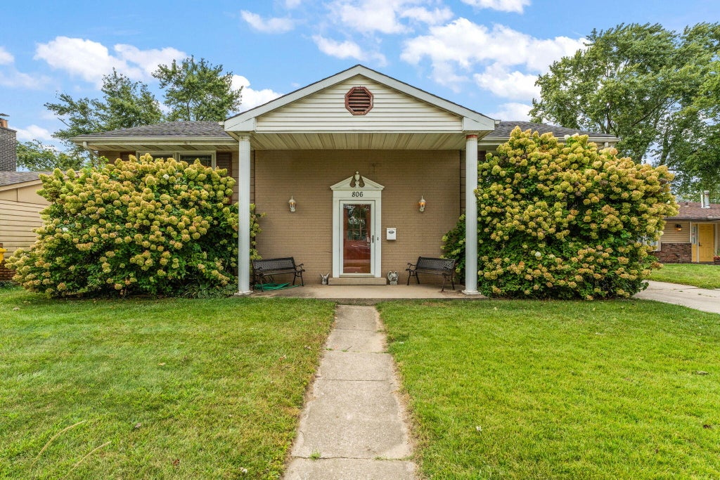 Photo of 806 N Wheeler Street, Griffith, IN 46319 (MLS # 846674)