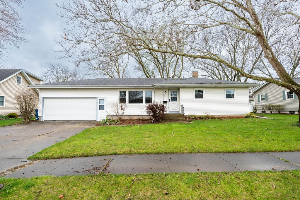 Photo of 401 Michele Avenue, Crown Point, IN 46307 (MLS # 834441)