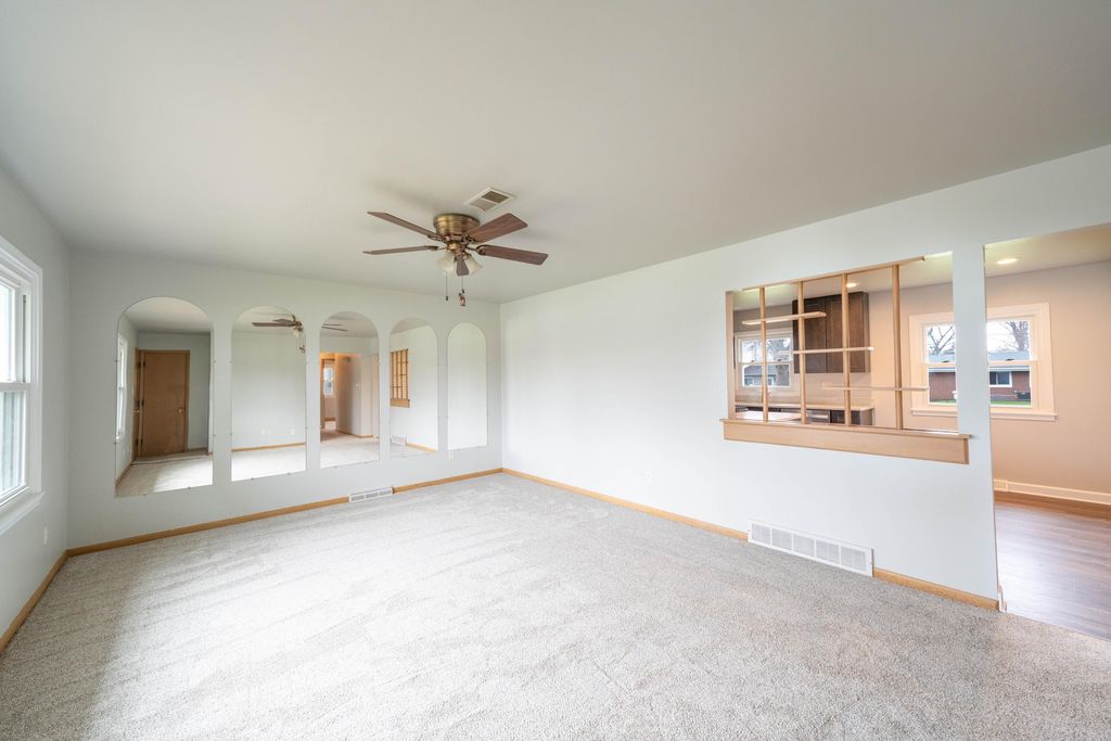 Photo of 401 Michele Avenue, Crown Point, IN 46307 (MLS # 834441)