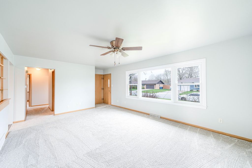 Photo of 401 Michele Avenue, Crown Point, IN 46307 (MLS # 834441)